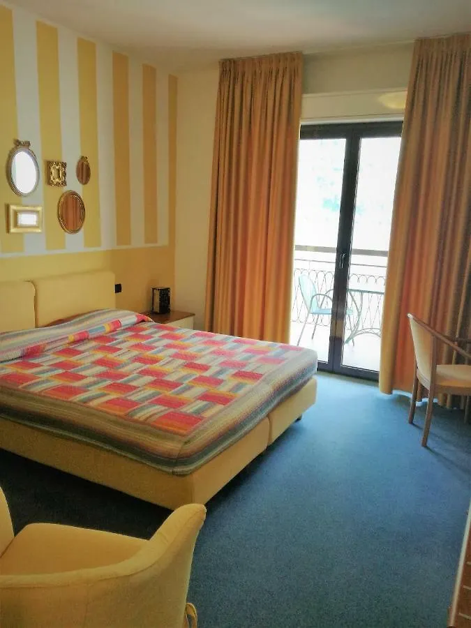 Plinio Rooms Laglio 3*,